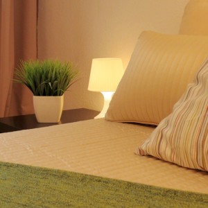 Schlafzimmer, gemütlich, einladend, kuscheln, gedämpftes Licht